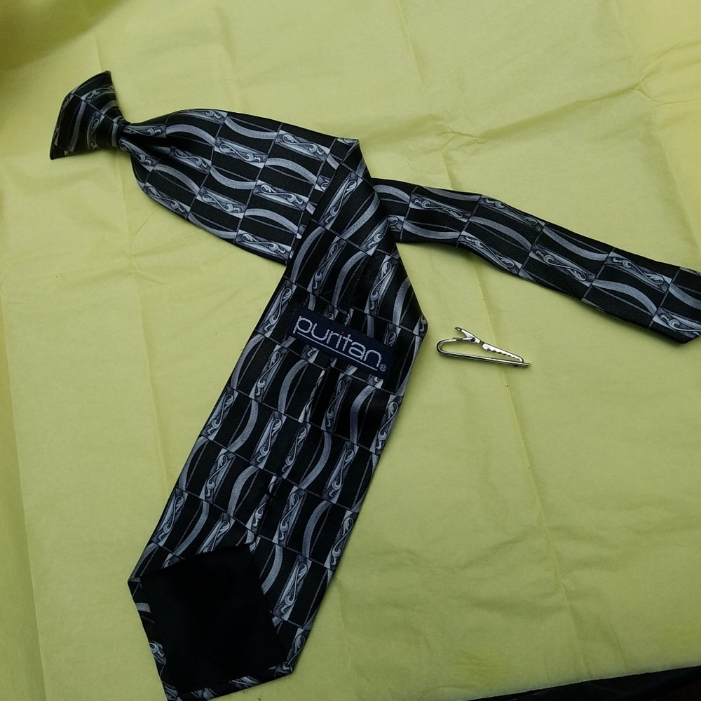 Teens tie with clip